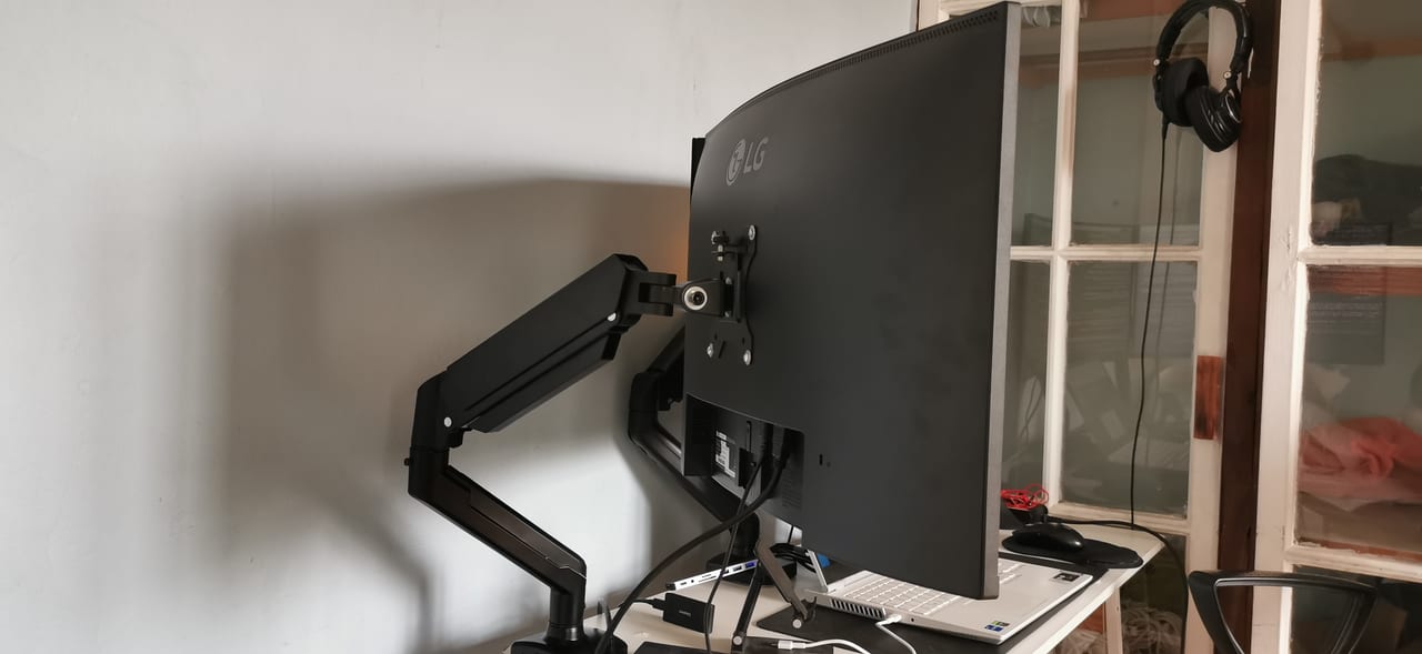 Monitor LG 27" (U4)